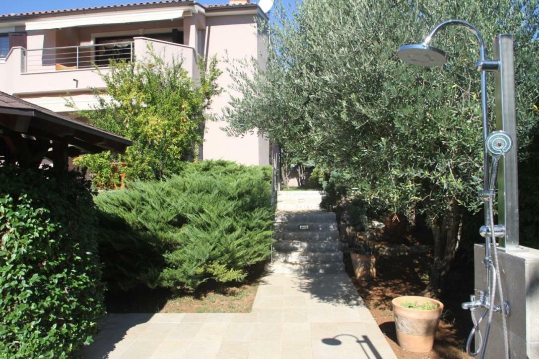 Premantura Olive Garden Exterior photo